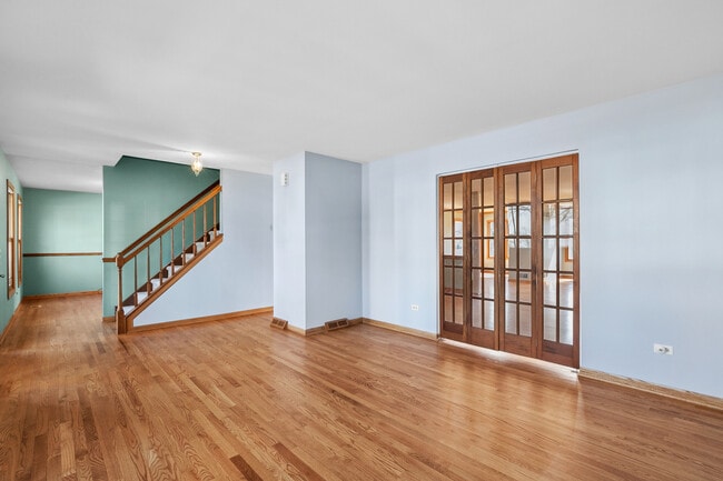 Building Photo - 5573 Barnwood Dr