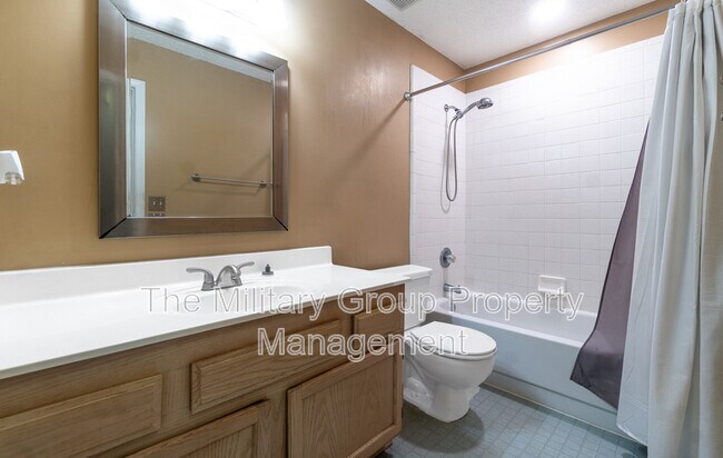 Building Photo - 12565 Long Lake Ct