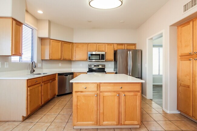 Building Photo - 3918 W Escuda Dr