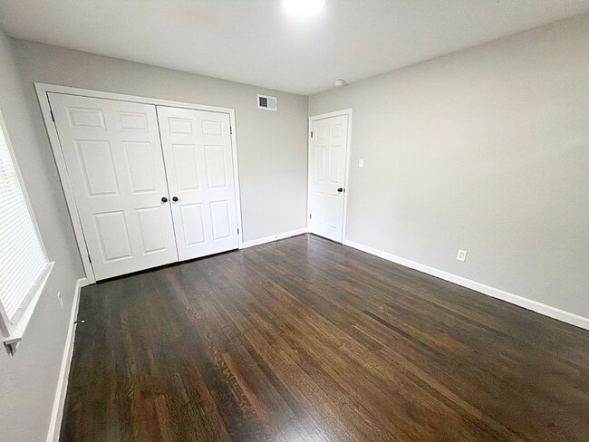 Building Photo - 3587 Hallbrook St