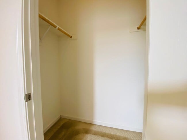 Building Photo - $2,250 International & Chestnut 3 Bed - N....