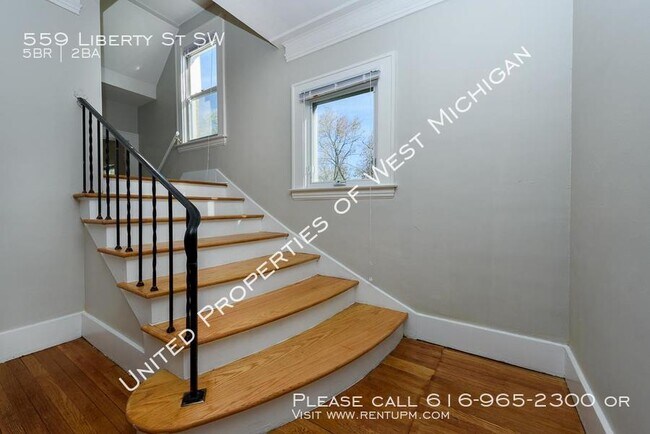 Building Photo - 559 Liberty St SW