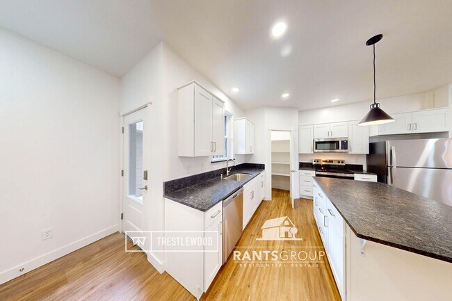 Building Photo - Brand New! Modern Home in Trestlewood – Wh...