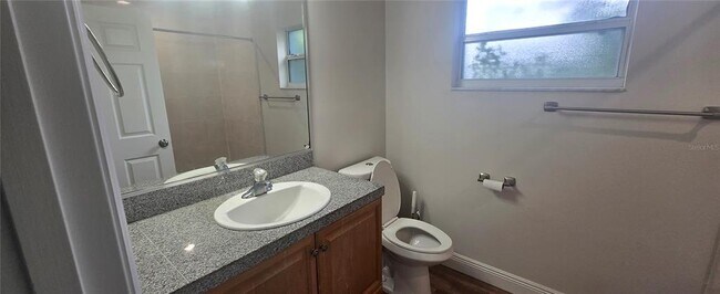 Building Photo - 919 Canton St