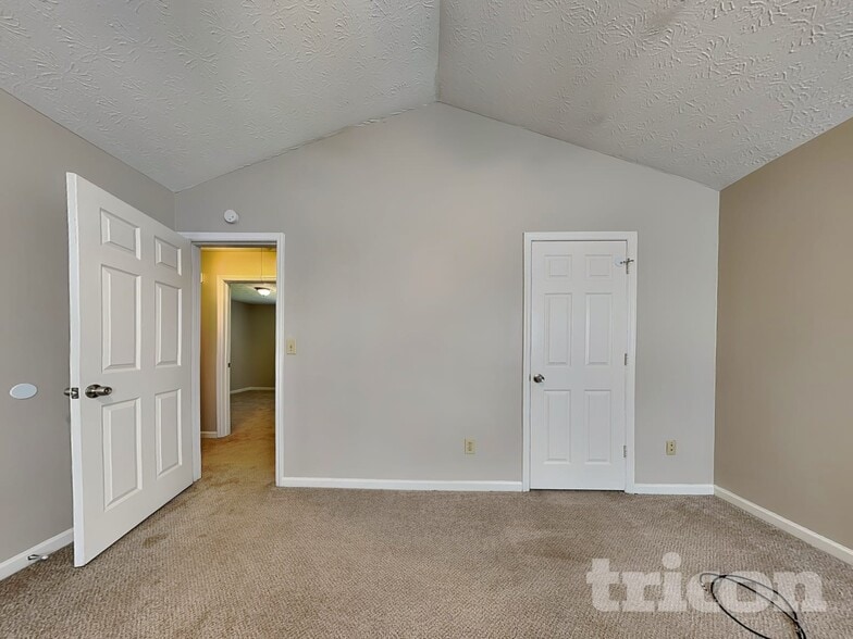 Building Photo - 4684 Woodglen Ct