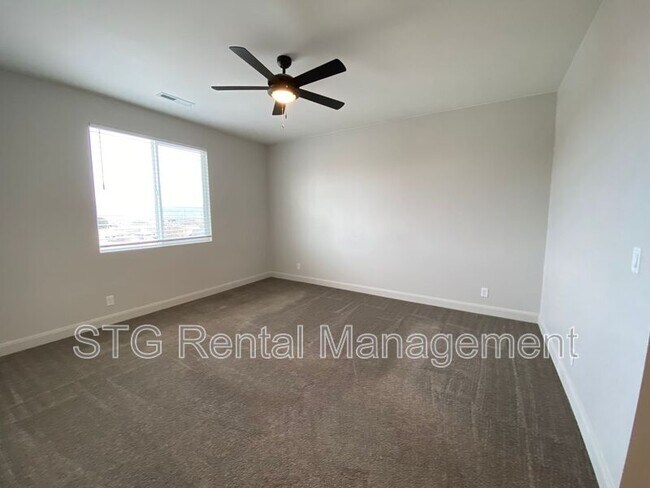 Building Photo - 840 Twin Lakes Dr