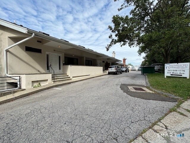 Building Photo - 454 Main Ave