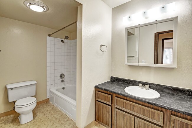 Ladera Villa Apartments - Bathroom - Ladera Villa