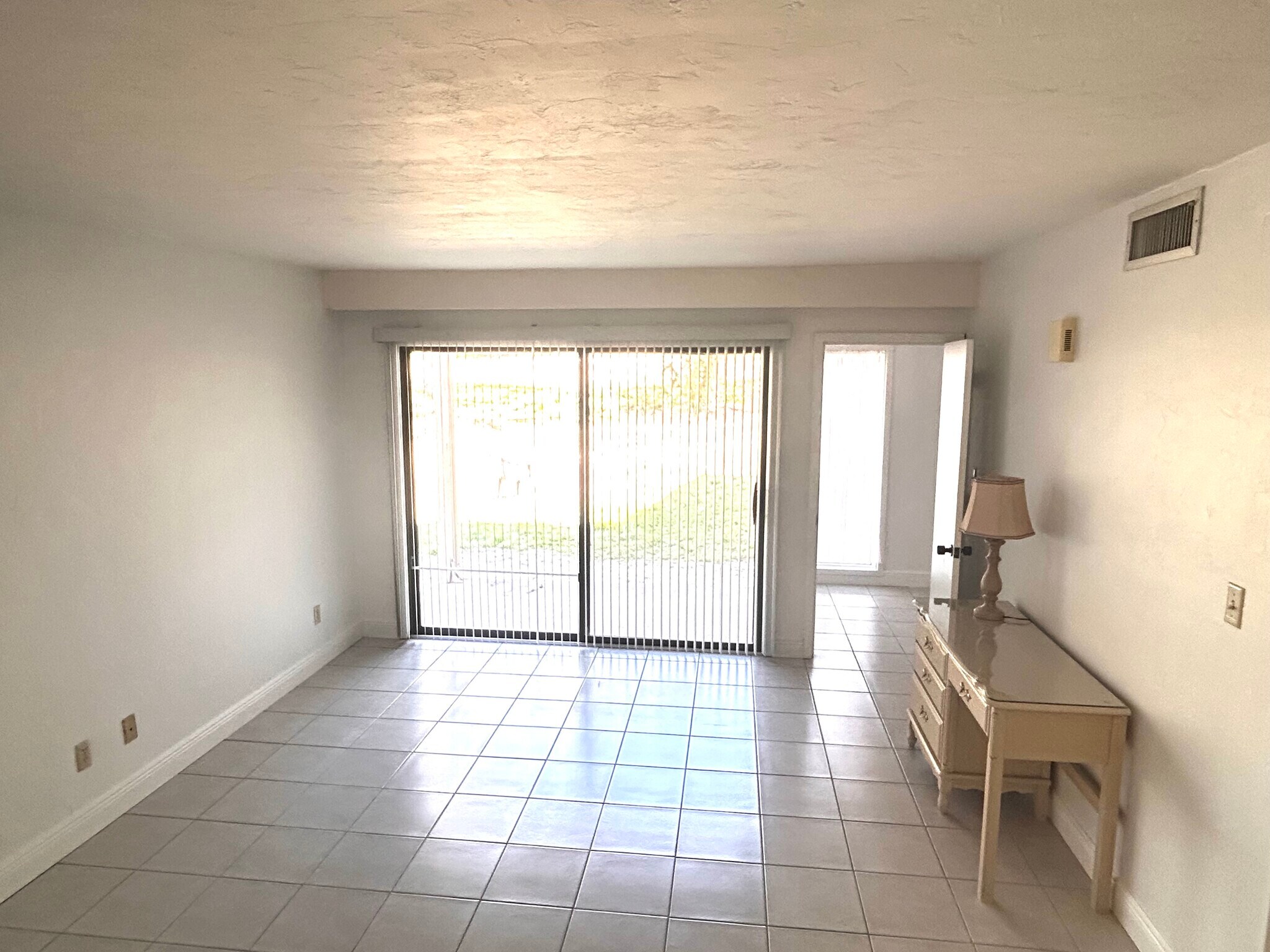 Master bedroom slider - 4031 Abbey Ct