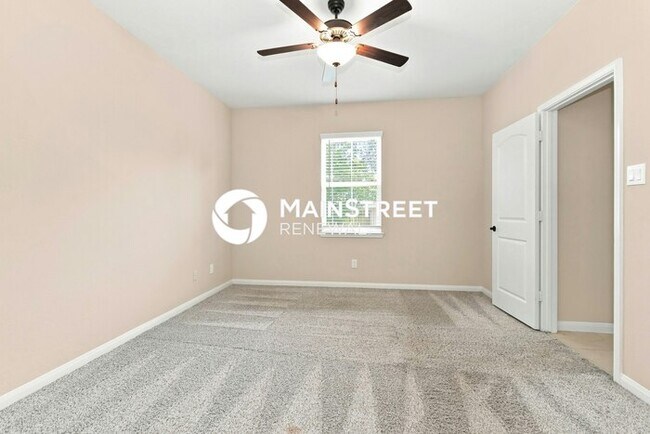 Building Photo - 4 Bedroom Pet-Friendly Home in Conroe, TX with Main Street Renewal