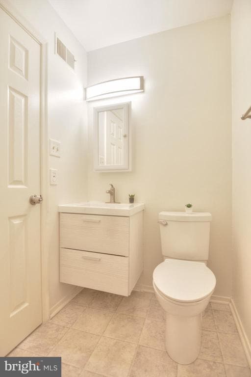 Building Photo - 3 Birdseye Ct