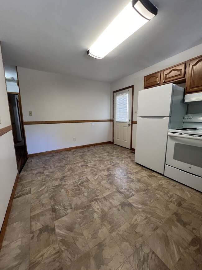 Building Photo - 61 E Park St