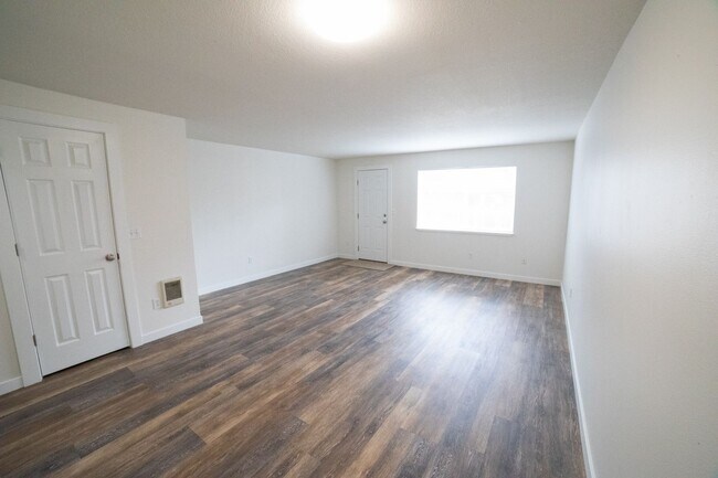 Building Photo - 3411-3423-3423 SE 85th Ave