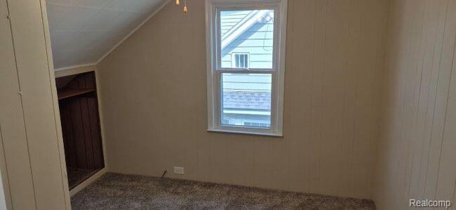 Building Photo - 830 Knowles St