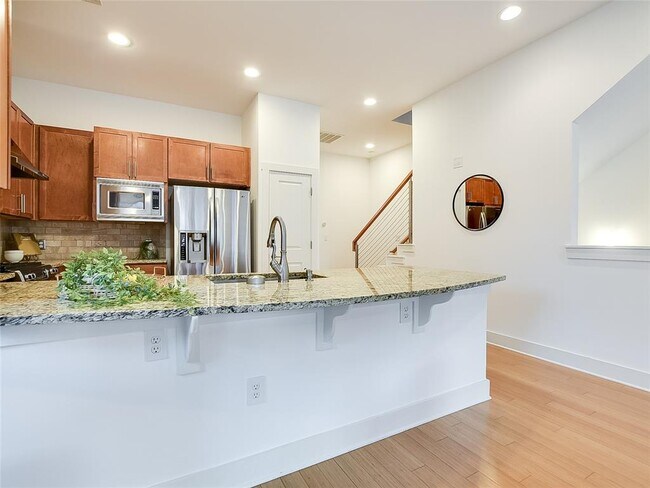 Building Photo - 2520 Bluebonnet Ln