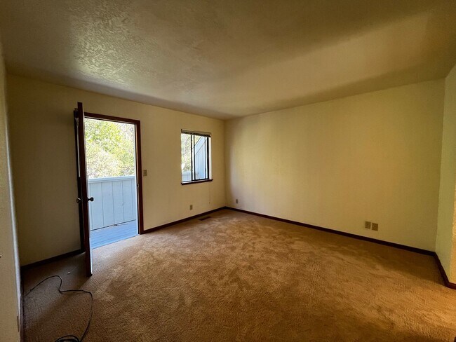 Building Photo - Charming Santa Cruz Townhouse: 3 Beds, 2.5...
