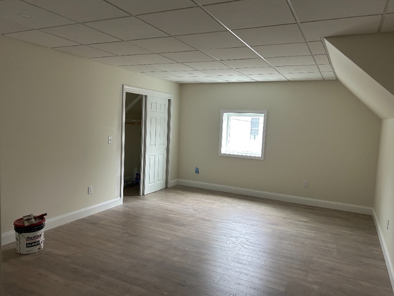 Building Photo - 19 Hill Ave