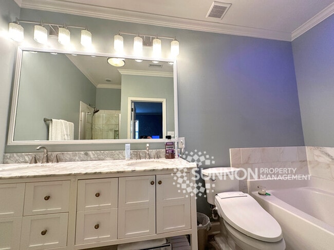 Building Photo - Live your best Lake Life 4 BR 2.5 BA