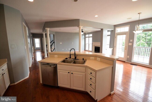 Building Photo - 120 Galyn Dr