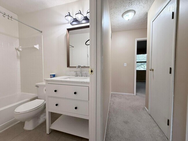 Building Photo - 4849 Herndon Dr