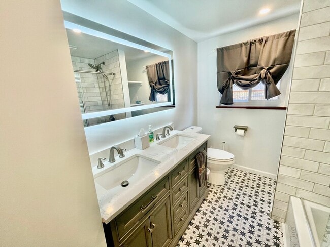 Building Photo - 3 Bed 1 Bath- Pittsburgh PA