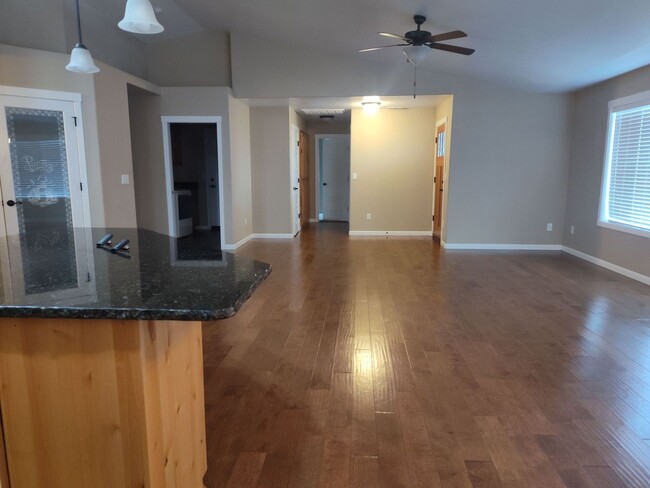 Building Photo - 3 bed 2 bath Single Family Home for Rent i...