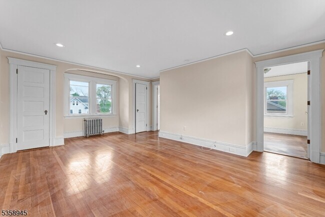 Building Photo - 6 Van Dyke Pl