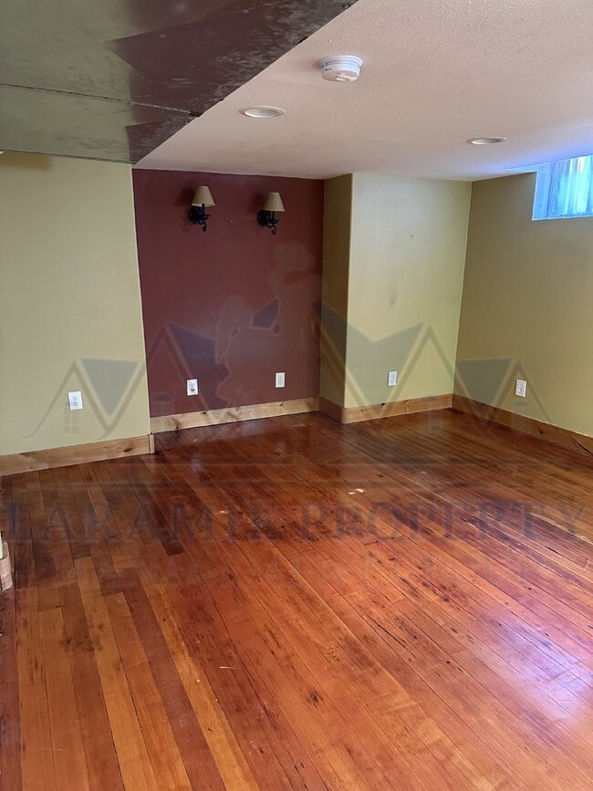 Building Photo - One-Bedroom Basement Apartment on Grand