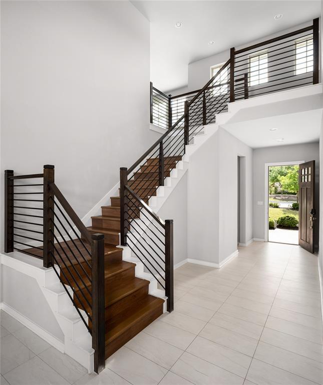 Building Photo - 595 Dayridge Dr