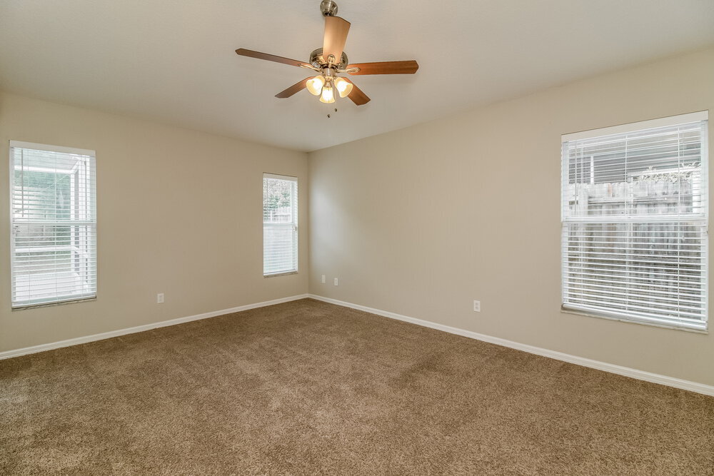 Building Photo - 633 Straw Lake Dr