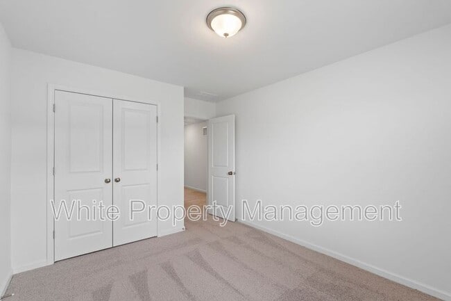 Building Photo - 745 Lock Haven Dr NW