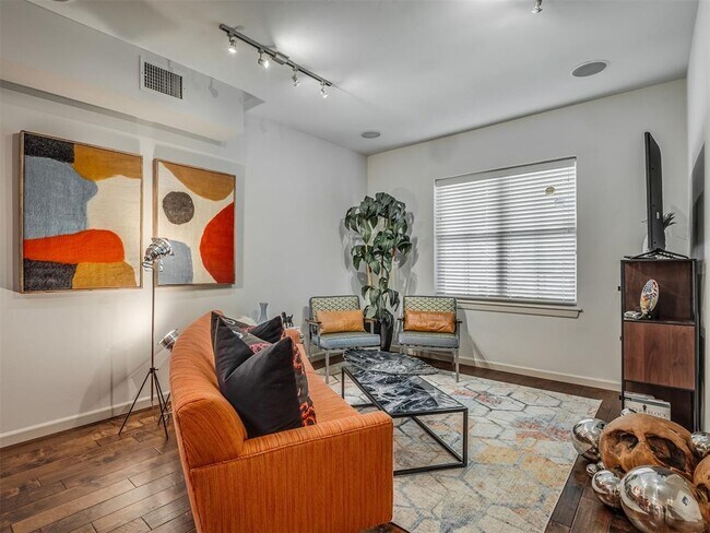 Building Photo - 2224 Kavanaugh Blvd