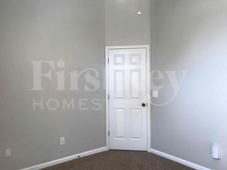 Building Photo - 7852 Catskills Ct