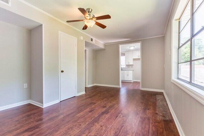 Building Photo - 1553 North Pkwy