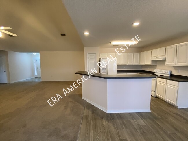 Building Photo - ***MOVE IN SPECIAL- First Full Month Rent ...