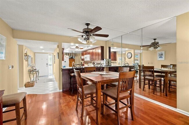 Building Photo - 1817 Golf View Dr