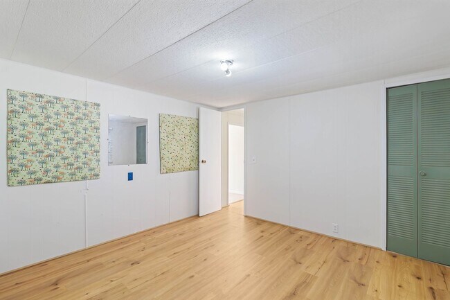 Building Photo - Charming 2BR/2BA Waterfront Home for Rent with Canal Access & Two Garages