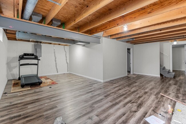 Building Photo - Spacious 4-Bed, 3-Bath Family Home