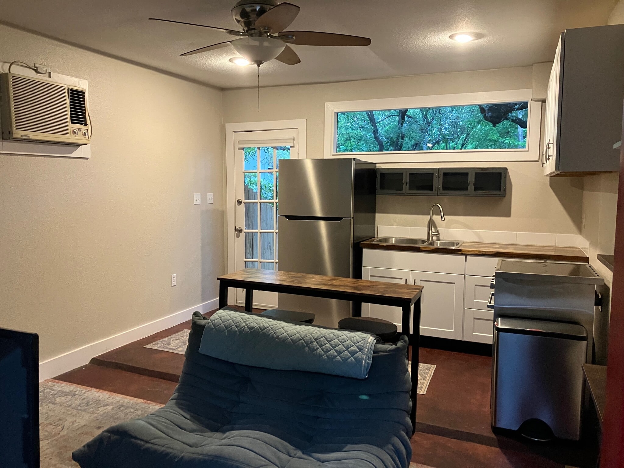 Building Photo - 1811 Alameda Dr