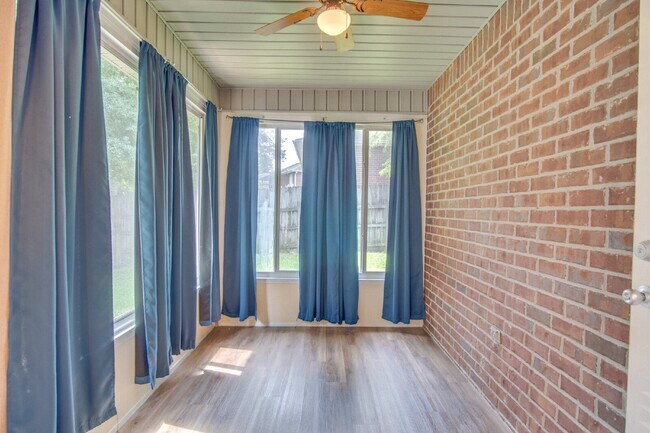 Building Photo - Northeast Pensacola 2 R, 2BA Home Near UWF with Wood-Look Flooring, Large Sunroom, Spacious Lot &...