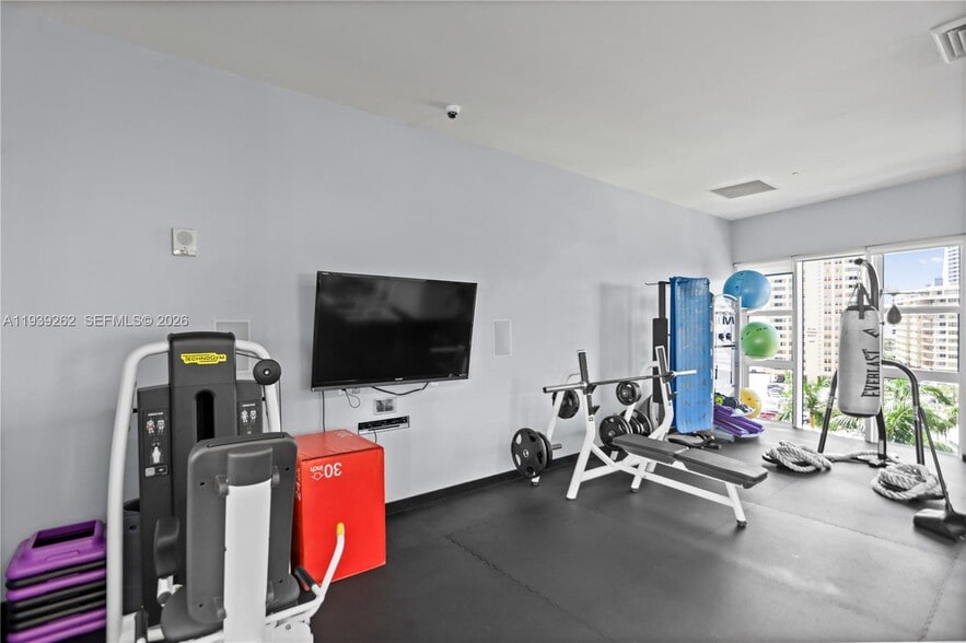 Building Photo - 1850 S Ocean Dr