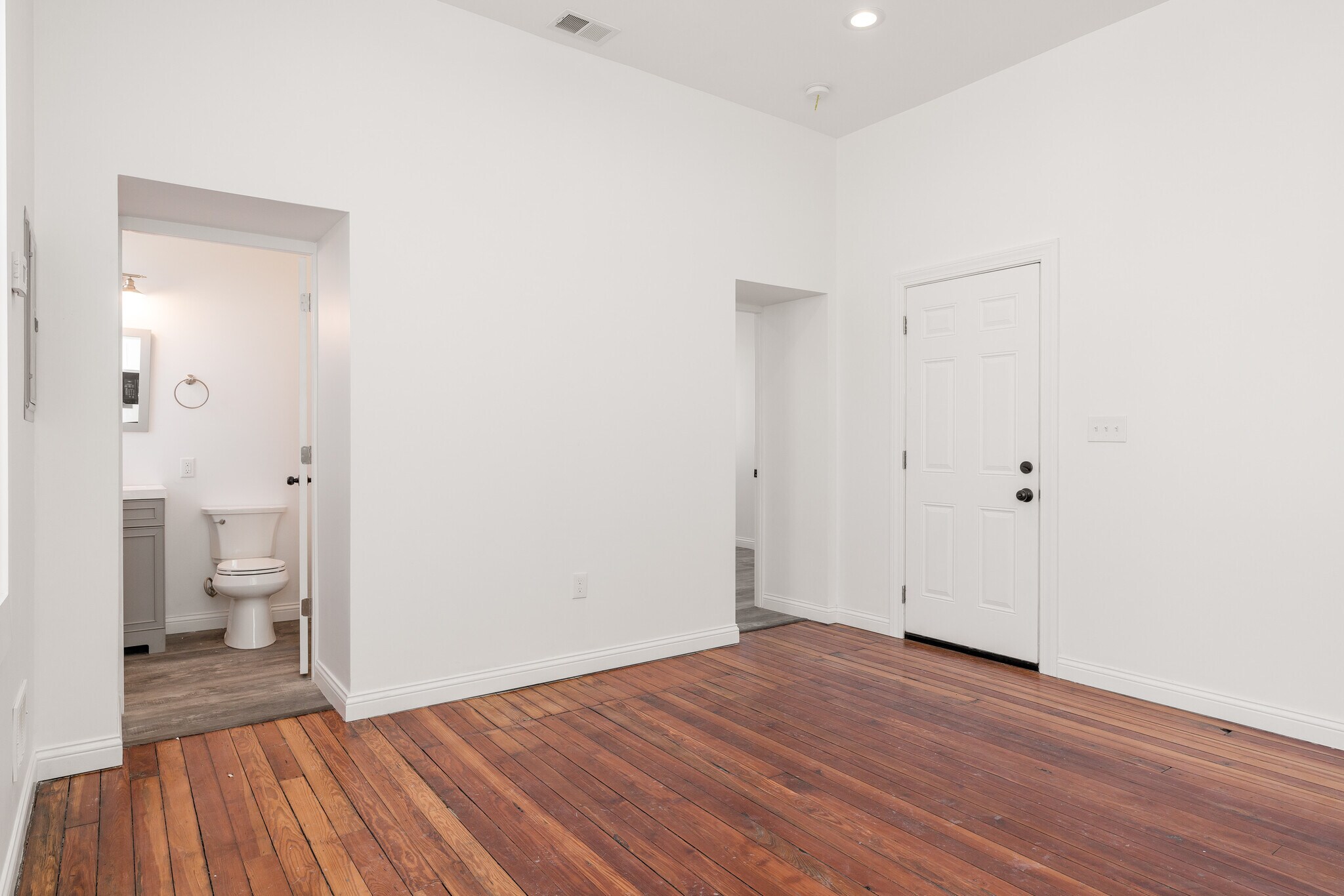 Building Photo - 701 E Kentucky St