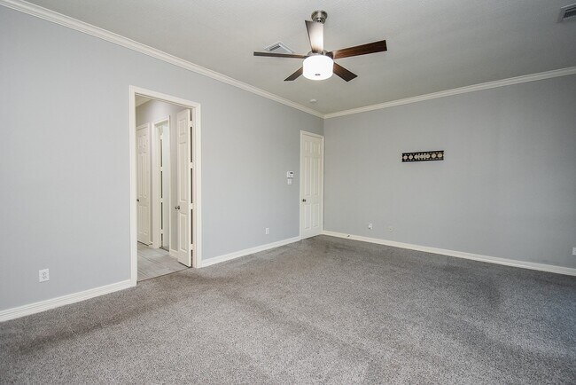 Building Photo - 7902 Silent Forest Dr