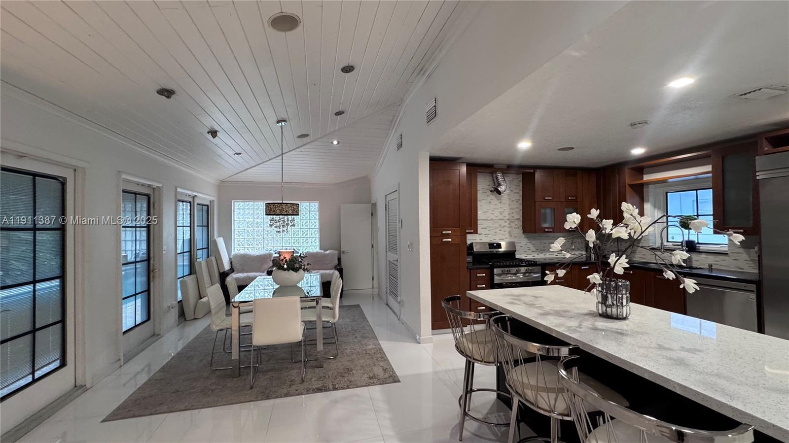 Building Photo - 1332 Van Buren St