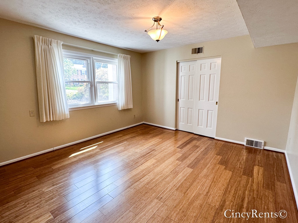 Building Photo - 6463 Oldbarn Ct