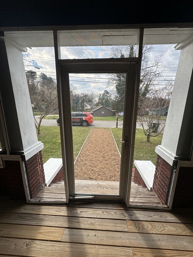 Building Photo - Charming 3BR Brainerd Home with Screened Porch