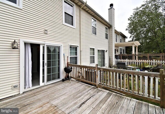 Building Photo - 4258 Red Oak Ct