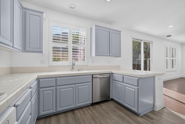 Building Photo - 1901 Bright Willow Cir