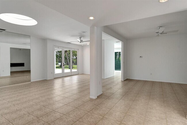 Building Photo - 2800 Casey Key Rd