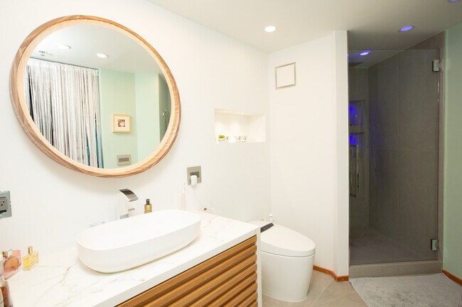 Building Photo - 1800 Washington St